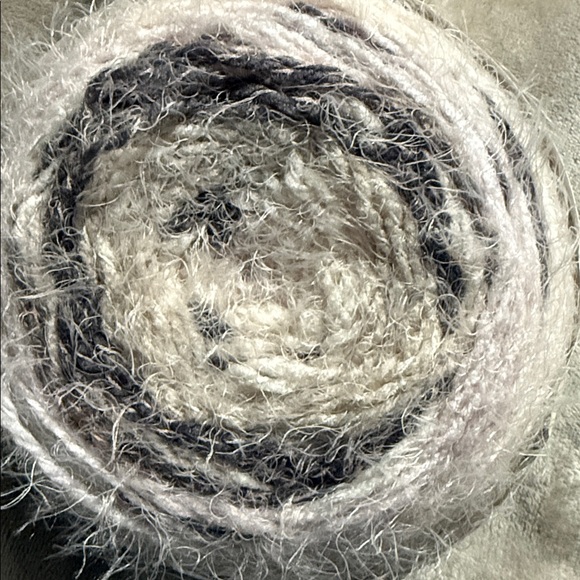 Caron Latte Cakes in color Chalkboard, Bulky - Picture 6 of 6